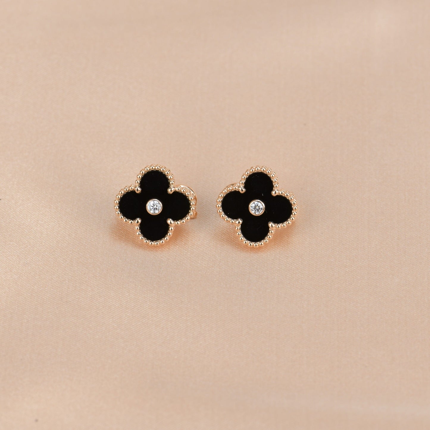 [Vintora]CLOVER MEDIUM 1 MOTIFS ONYX DIAMOND EARRINGS
