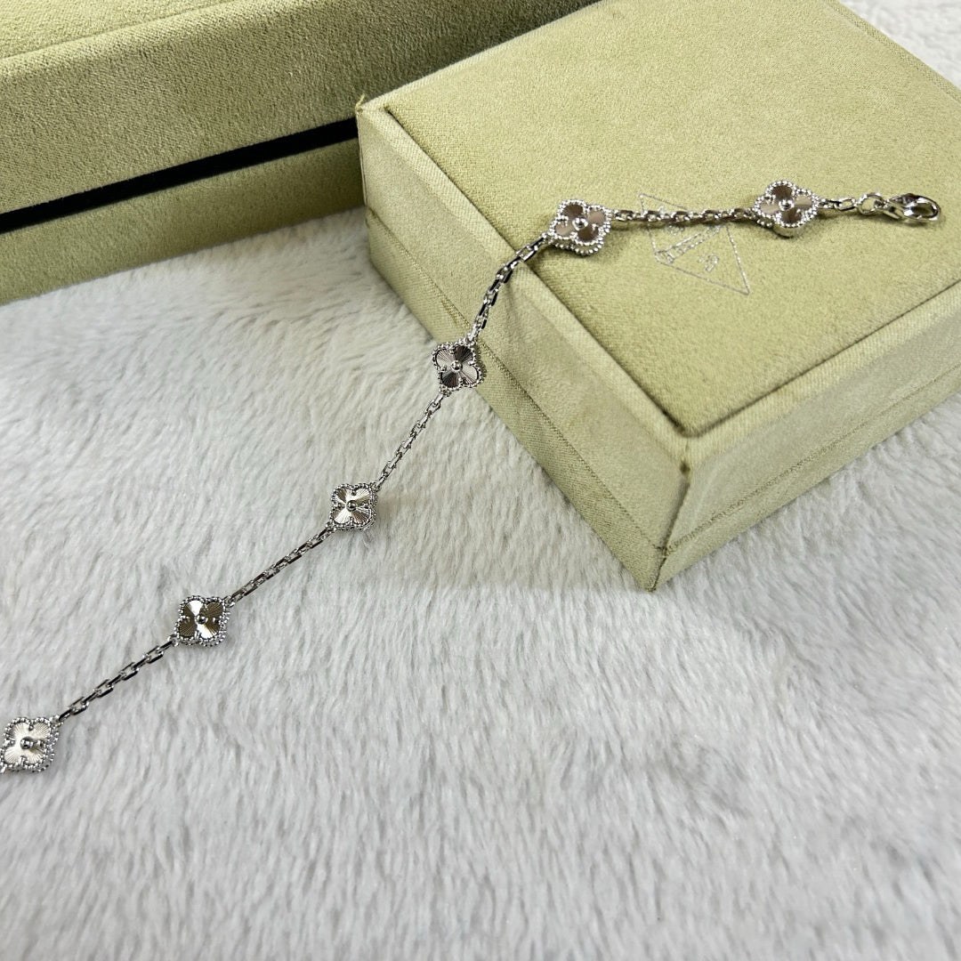 [Vintora]CLOVER 6 MOTIF DIAMOND BRACELET