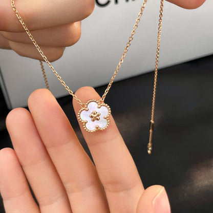 [Vintora]LUCKY  WHITE MOP  PLUM BLOSSOM NECKLACE