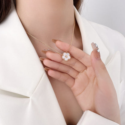 [Vintora]LUCKY  WHITE MOP  PLUM BLOSSOM NECKLACE