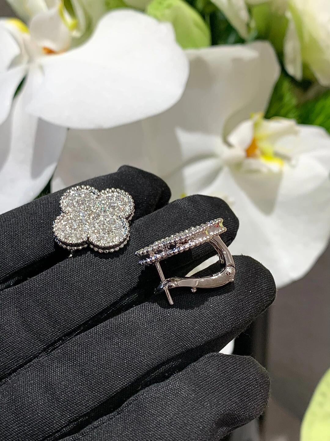 [Vintora]CLOVER 20MM MOTIFS DIAMOND STUD EARRINGS SILVER
