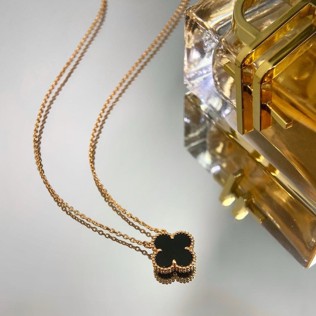 [Vintora]CLOVER 15MM BLACK ONYX SINGLE FLOWER NECKLACE