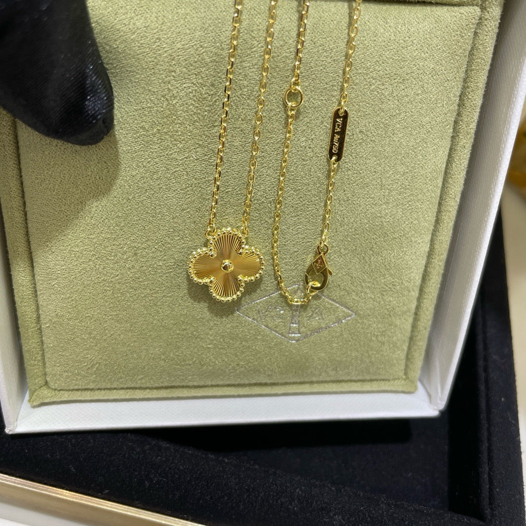 [Vintora]CLOVER 15MM LASER NECKLACE