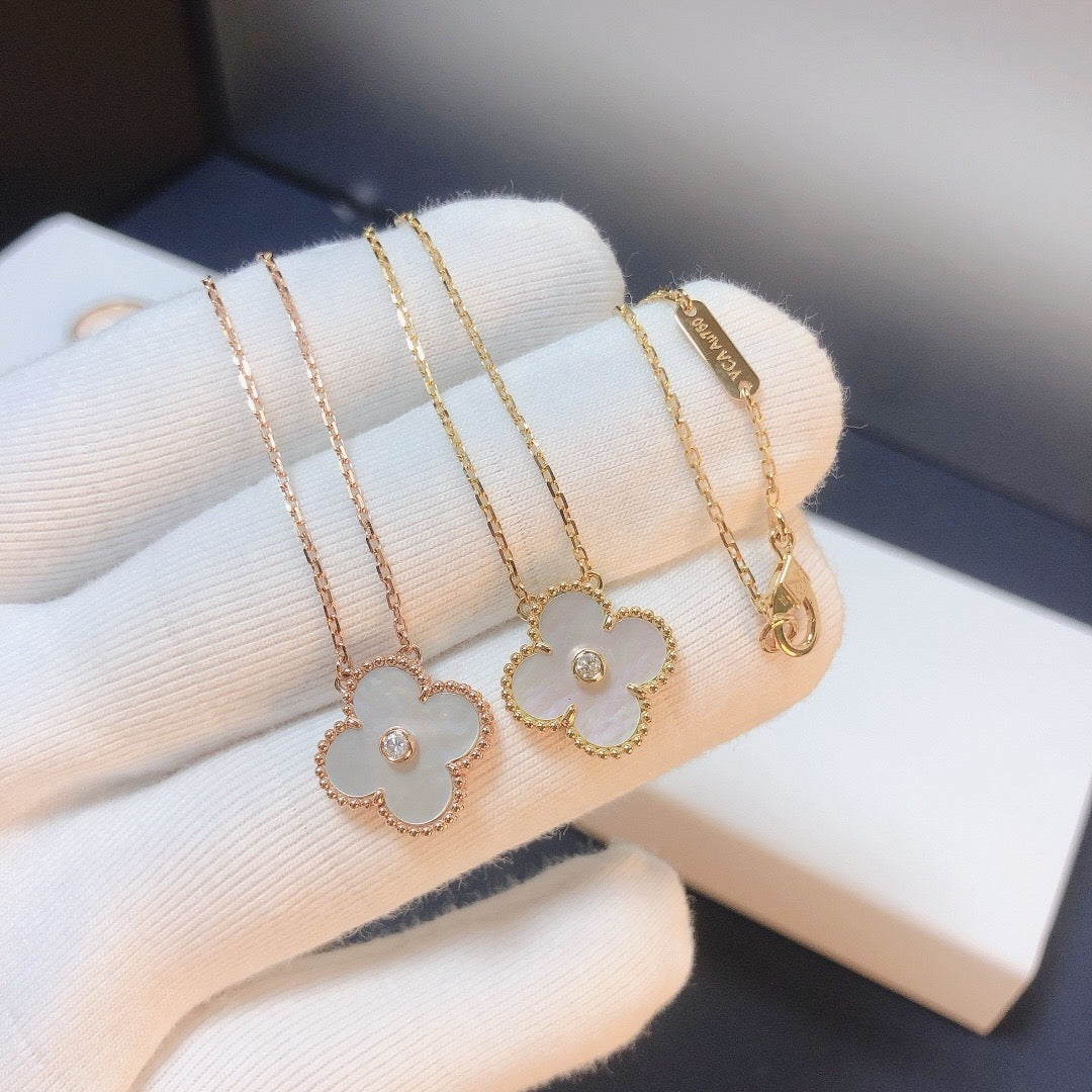 [Vintora]CLOVER 15MM DIAMOND WHITE FRITILLARIA NECKLACE