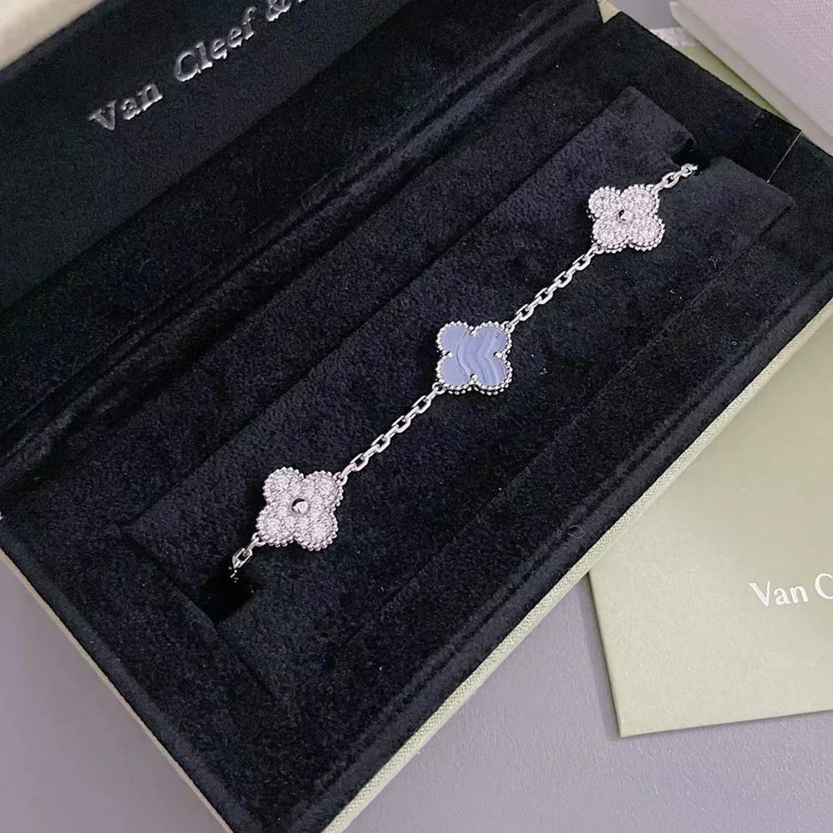 [Vintora] CLOVER 5 MOTIF PURPLE CHALCEDONY BRACELET COLLECTION