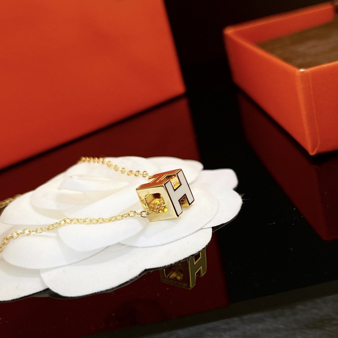 [Vintora]H WHITE SQUARE GOLD NECKLACE