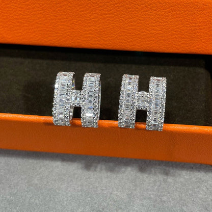 [Vintora]H STUD EARRINGS WITH SILVER DIAMONDS