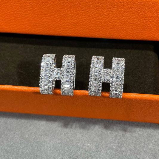 [Vintora]H STUD EARRINGS WITH SILVER DIAMONDS