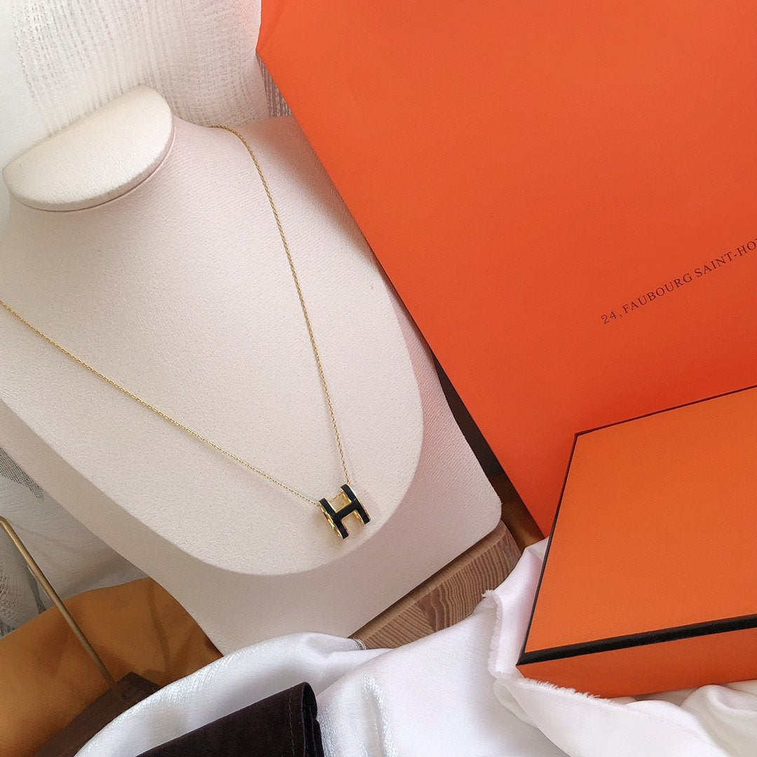 [Vintora]HM CLIC BLACK ENAMEL GOLD NECKLACE