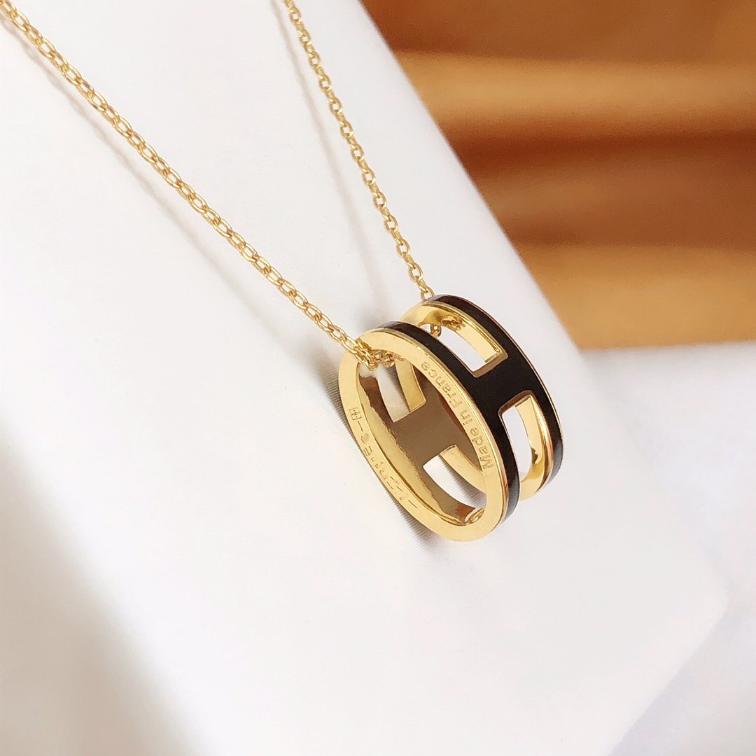 [Vintora]HM CLIC BLACK ENAMEL GOLD NECKLACE