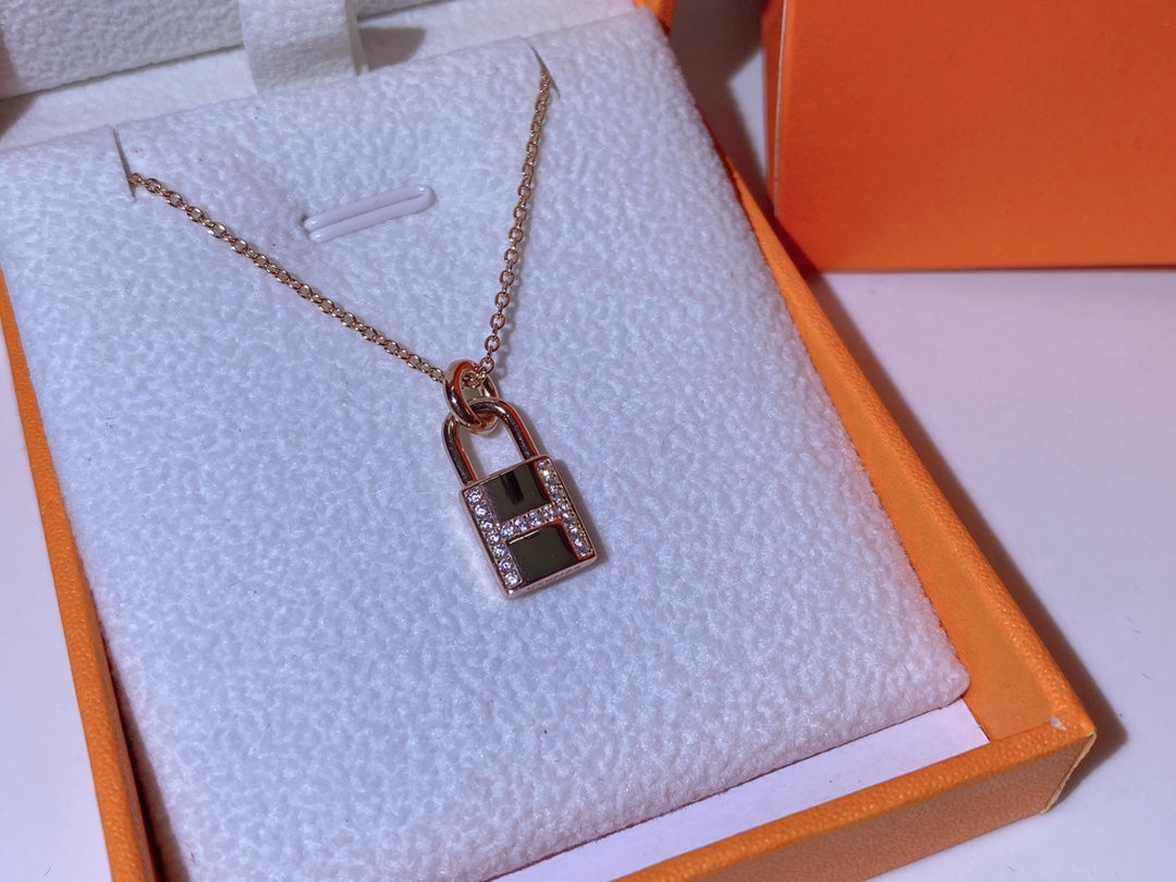 [Vintora]HM ADVANCED NICHE LOCK HEAD NECKLACE DIAMONDS