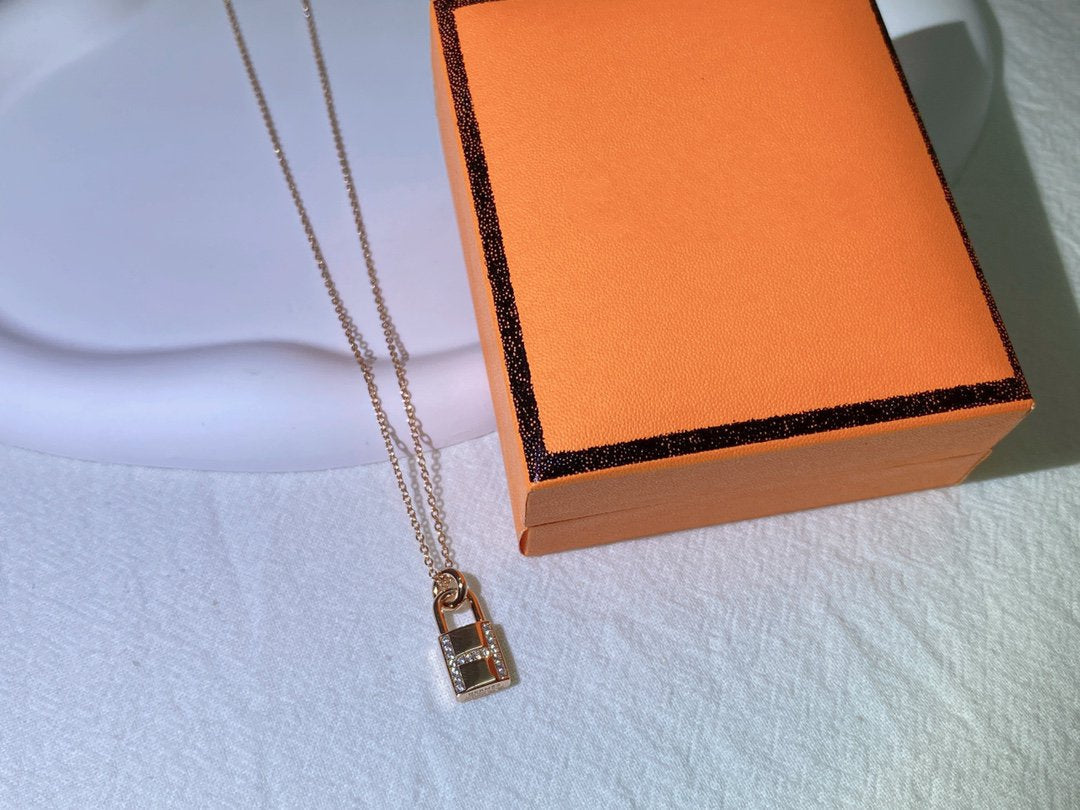 [Vintora]HM ADVANCED NICHE LOCK HEAD NECKLACE DIAMONDS