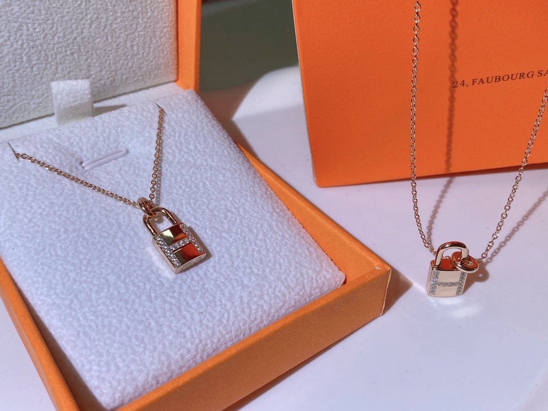 [Vintora]HM ADVANCED NICHE LOCK HEAD NECKLACE DIAMONDS
