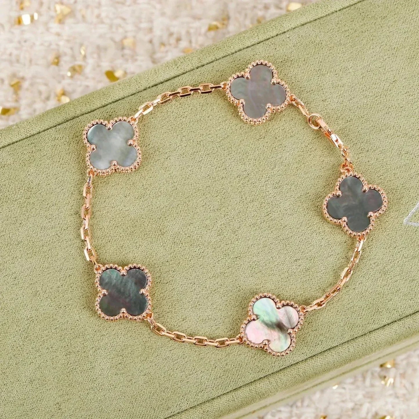 [Vintora] CLOVER 5 MOTIF GRAY MOP BRACELET COLLECTION