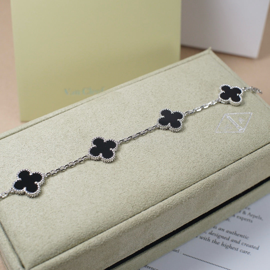 [Vintora] CLOVER 5 MOTIF ONYXS BRACELET COLLECTION