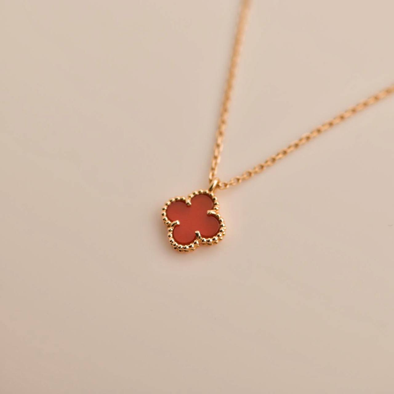 [Vintora]CLOVER MINI 9.5MM WHITE CARNELIANS NECKLACE