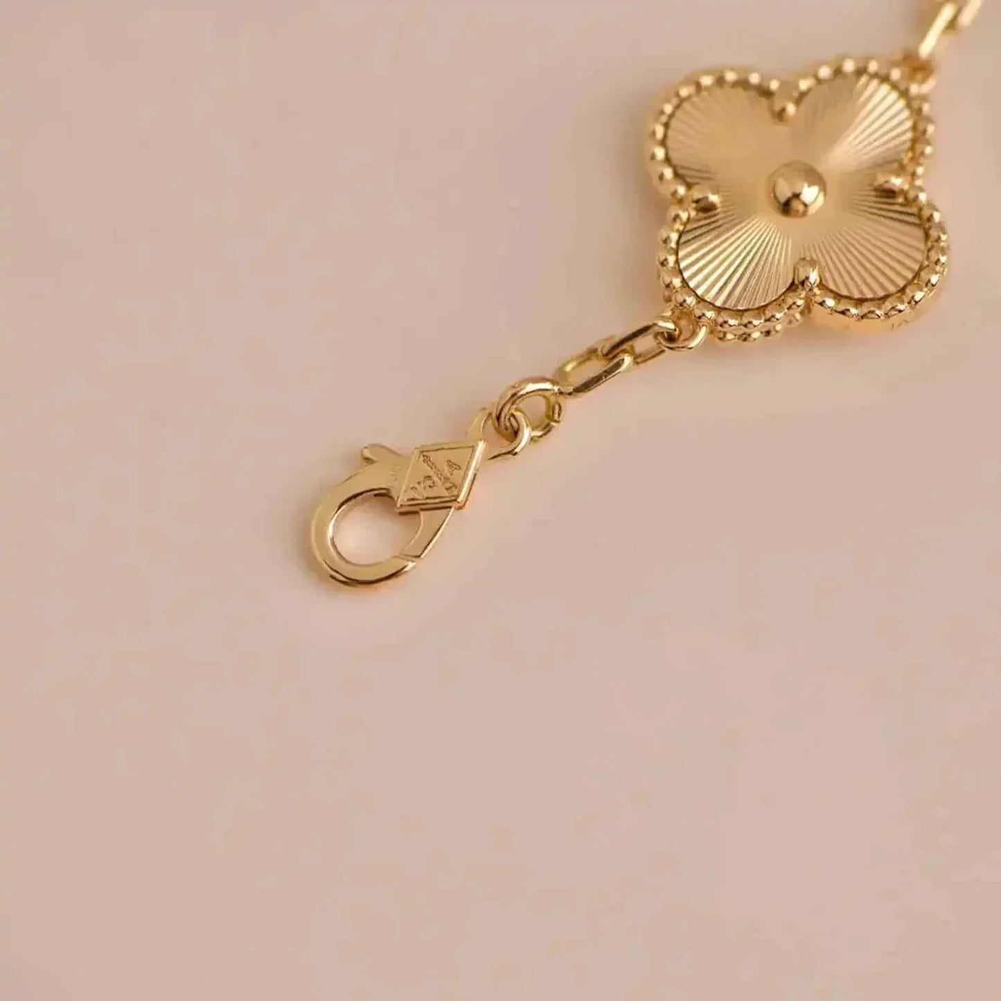 [Vintora] CLOVER 5 MOTIF LASER BRACELET COLLECTION