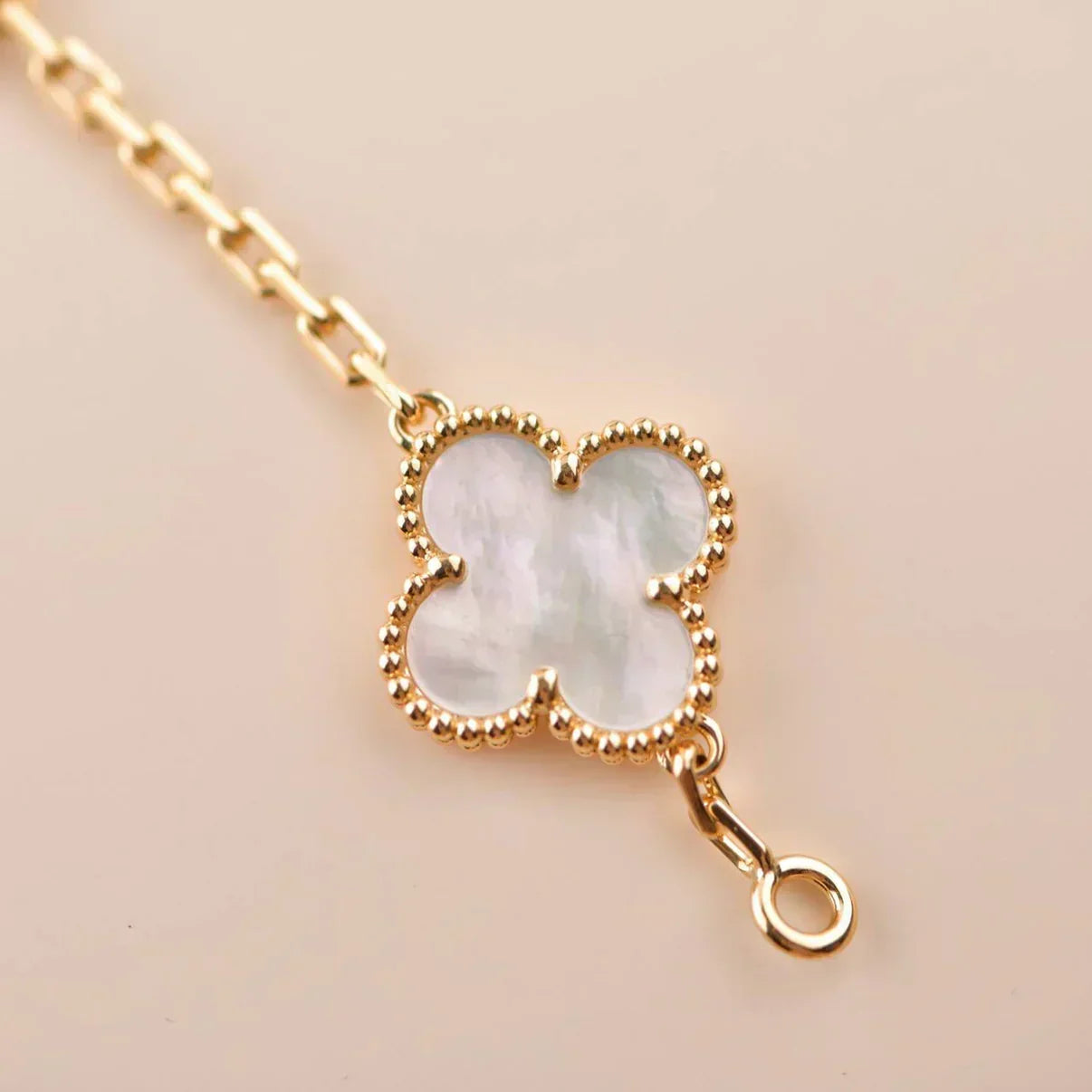 [Vintora]CLOVER WHITE PEARL MOP 5 MOTIF BRACELET COLLECTION