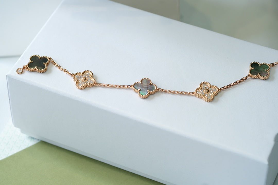 [Vintora] CLOVER 5 MOTIF GRAY MOP BRACELET COLLECTION