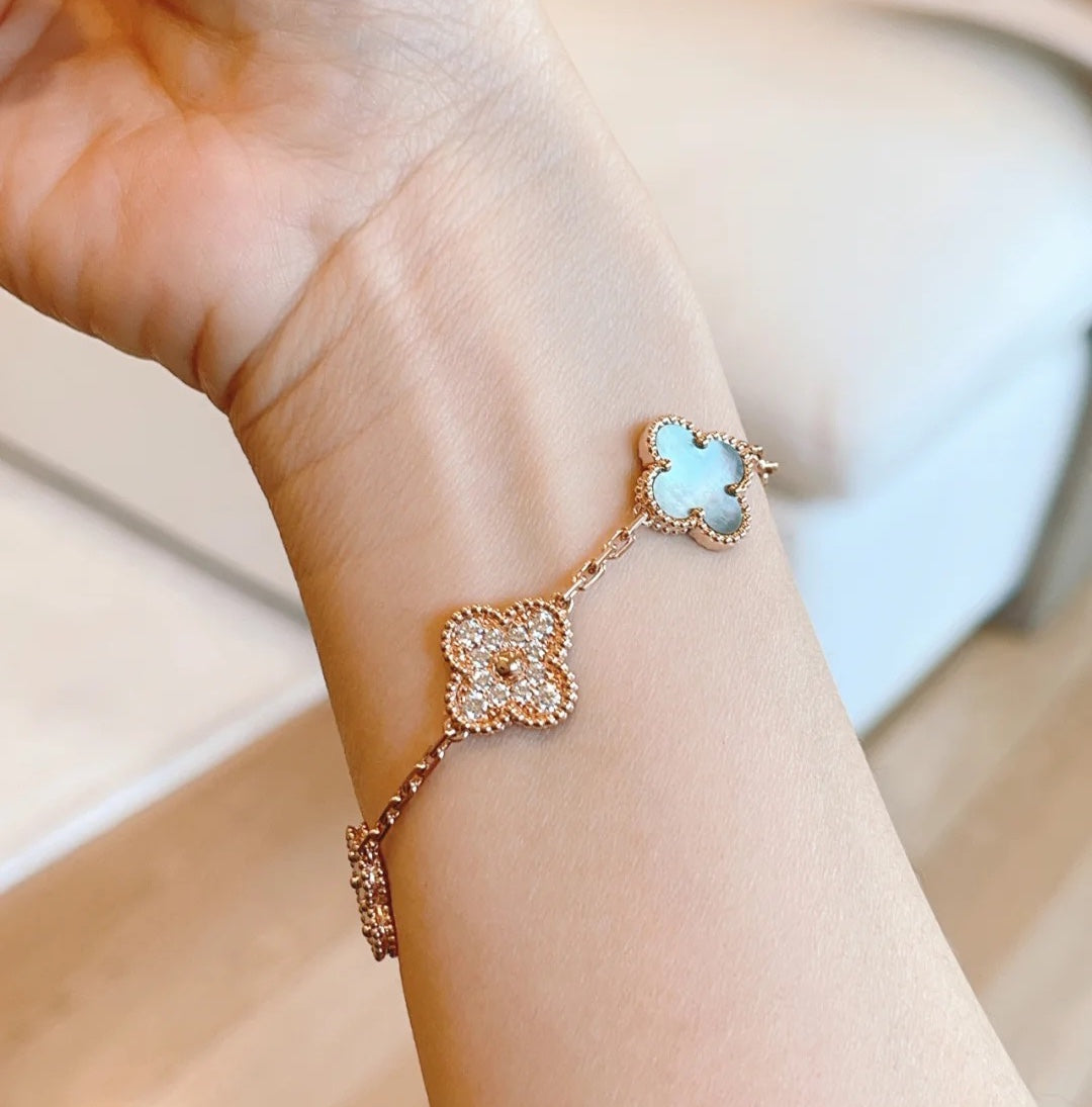 [Vintora] CLOVER 5 MOTIF GRAY MOP BRACELET COLLECTION