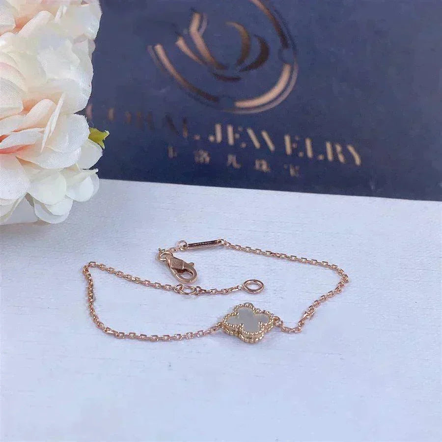 [Vintora]CLOVER WHITE MOP SINGLE FLOWER BRACELET