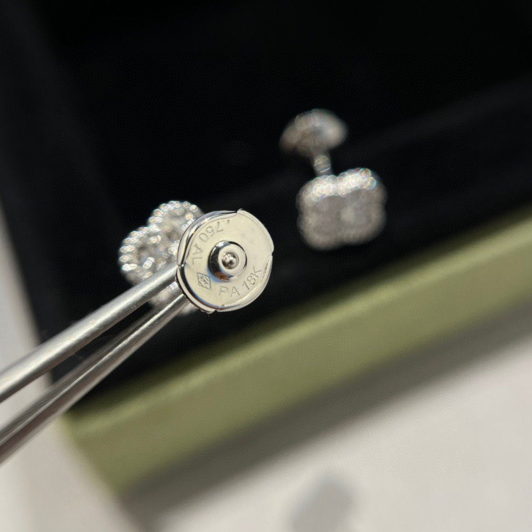 [Vintora]CLOVER MINI DIAMOND STUD EARRINGS