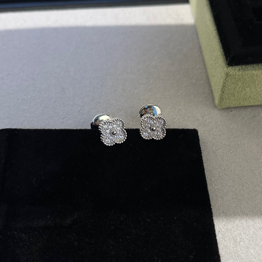 [Vintora]CLOVER MINI DIAMOND STUD EARRINGS