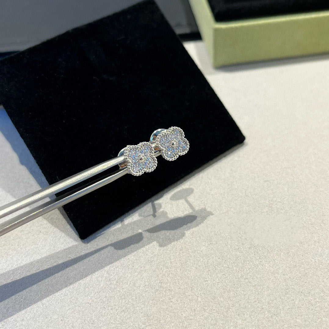 [Vintora]CLOVER MINI DIAMOND STUD EARRINGS
