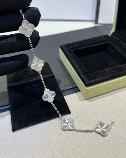 [Vintora] CLOVER 5 MOTIF LASER BRACELET COLLECTION