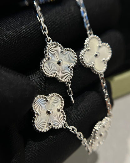 [Vintora] CLOVER 5 MOTIF LASER BRACELET COLLECTION