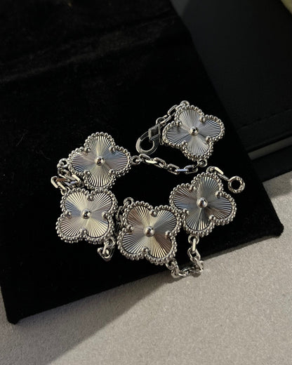 [Vintora] CLOVER 5 MOTIF LASER BRACELET COLLECTION