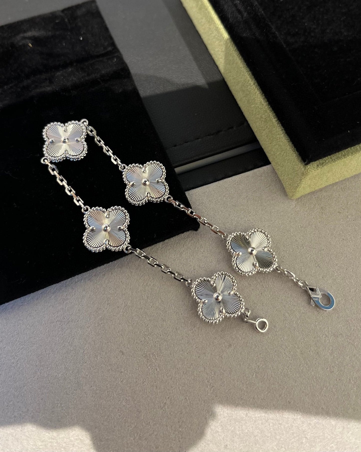 [Vintora] CLOVER 5 MOTIF LASER BRACELET COLLECTION